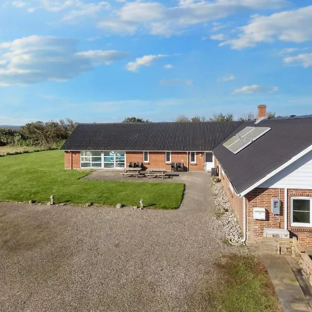 Scenic Pool House Retreat - By Traum בית נופש Thyholm