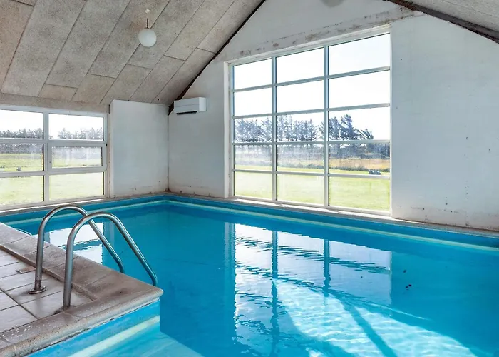 Scenic Pool House Retreat - By Traum Dom wakacyjny *